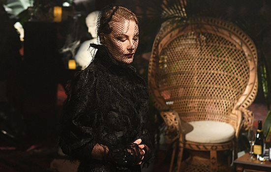 Рената Литвинова показала огромный горб на спине: "У меня опустились руки"