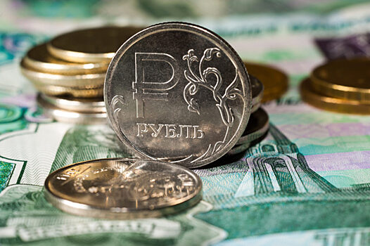Рубль стабилизировался на полугодовом минимуме
