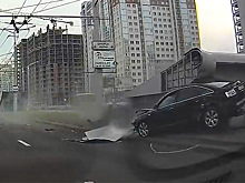 После этой аварии пришлось срезать крышу у раскуроченного Audi