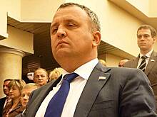 В Пугачёве люди вышли на площадь с требованием снять с должностей депутатов Павла Артёмова и Владимира Капкаева