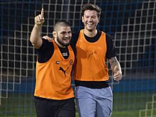 «Хабиб оценил». Смолов поделился фотографиями с матча с командой Нурмагомедова