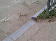 «Явный маразм и освоение денег»: В Нижнем Новгороде начали красить бордюры в цвет бетона