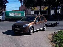 В Тольятти женщина на Renault врезалась в мотоциклиста