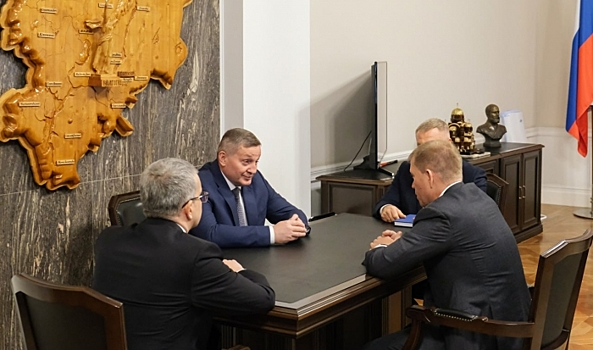 Андрей Бочаров провел рабочую встречу с Антоном Лопатиным в Волгограде