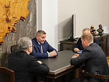 Андрей Бочаров провел рабочую встречу с Антоном Лопатиным в Волгограде