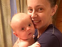Биатлонистка Вилухина показала, как ее муж убаюкивает ребенка в экспресс-режиме