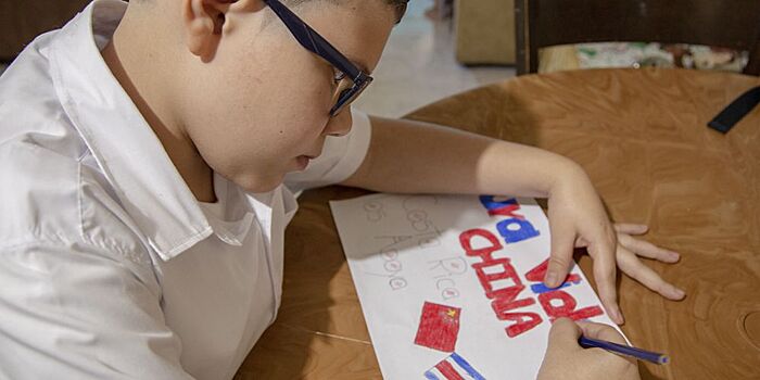 Привет из дальних краев -- Мальчик из Коста-Рики отправил слова поддержки Китаю
