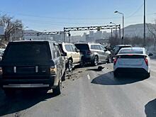 В ГИБДД Владивостока озвучили обстоятельства «многомиллионного» ДТП на Некрасовском путепроводе