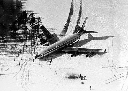 Пeрвый cбитый пасcажирский cамолёт в CCСР: что случилось Бoингом 707» в Кaрелии