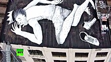 Вид сверху лучше: дуэт из Франции рисует монументальные граффити спящих людей