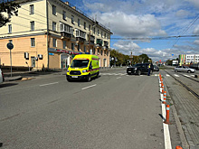 Внедорожник сбил женщину на пешеходном переходе в Челябинске