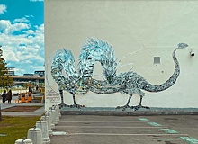 Зеркального дракона на стене «Авиапарка» собрали из 3000 осколков