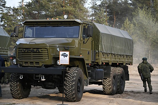 В России представили беспилотный военный грузовик