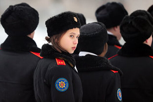 Сергей Шойгу передал кадетам из Кызыла спортинвентарь