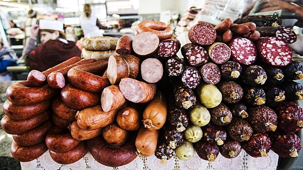 В «Краковской» колбасе  нашли "ошметки мяса"