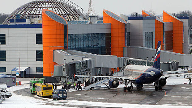 Калининградский аэропорт начал отправлять задержанные из-за шторма рейсы