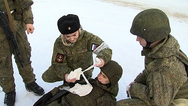 Хрупкие девушки с железной волей: кто спасает бойцов на передовой в зоне СВО