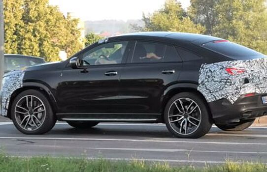 Новый Mercedes GLE Coupe попался с минимальным камуфляжем