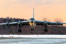 Полет российских Ту-142 в районе Аляски попал на видео