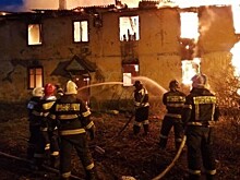 В Калуге на улице Азаровской сгорел двухэтажный дом