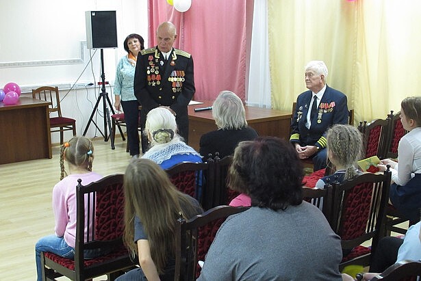 Воспитанники семейного центра «Зеленоград» встретились с ветеранами