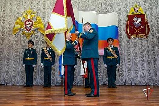 Генерал-полковнику Олегу Козлову вручён личный штандарт командующего Уральским округом