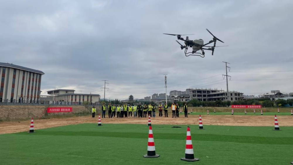 Китай испытал систему беспроводной зарядки дронов в полете