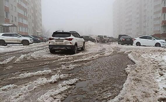 В Курске 7 января чистили ливневки