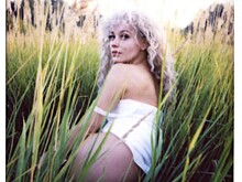 Кристина Асмус возмутила подписчиков снимками с обнаженными ягодицами