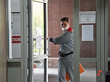 В Новосибирске дверь автобуса №14 упала на голову женщине