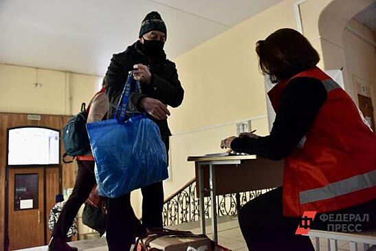 Росмолодежь: более 5 тысяч волонтеров помогают беженцам из ДНР и ЛНР