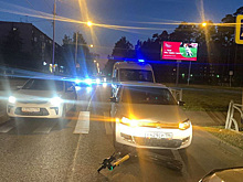 В Екатеринбурге самокатчик сломал плечо в ДТП
