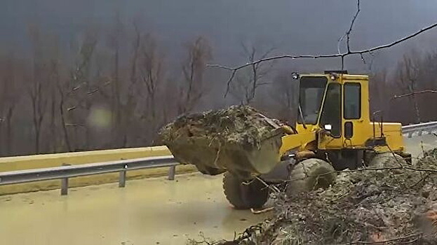 В Сочи сель сошел на федеральную трассу