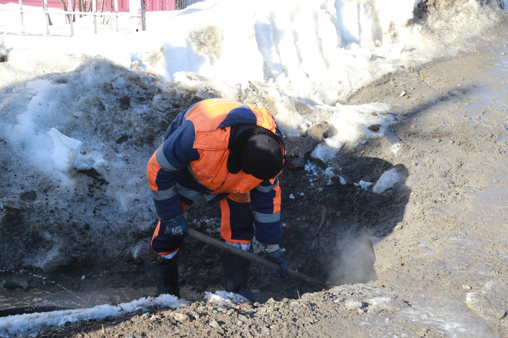 Рабочие начали расчистку водопропускных труб в частном секторе Ижевска