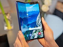 Samsung продал 1 млн смартфонов с гибким экраном