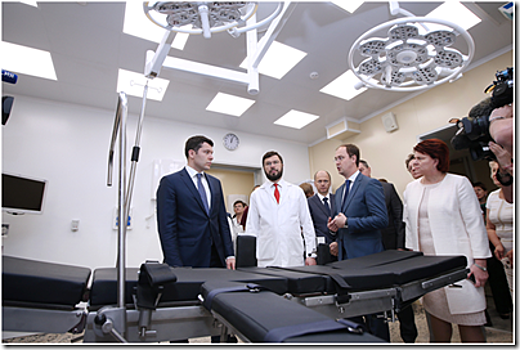 Алиханов оценил новый корпус больницы в Калининграде