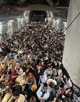 С-17 перевез из Кабула в Катар 640 афганских беженцев за один рейс