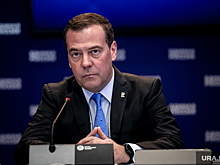 Медведев предложил Маску изменить американскую конституцию