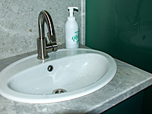 В России ввели штрафы за выброс старой раковины в мусорный контейнер