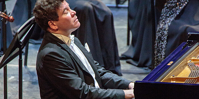 Музыка для врачей: Денис Мацуев сыграл для российских медиков