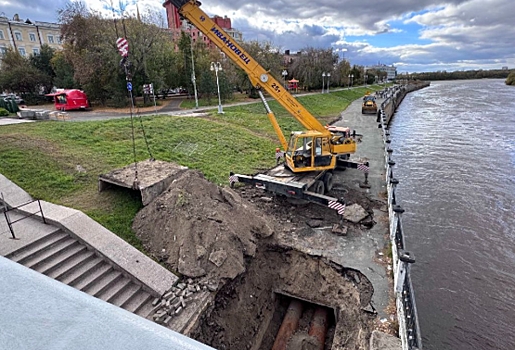 В центре Омска раскопали асфальт на набережной