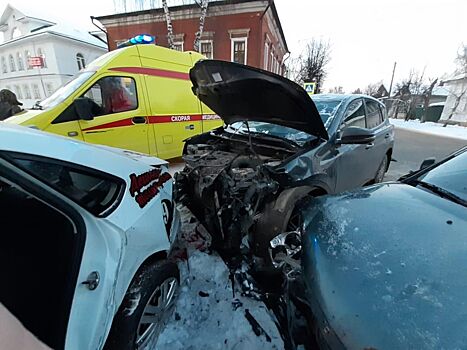 Поездка на такси в Костроме закончилась реанимацией для годовалой малышки