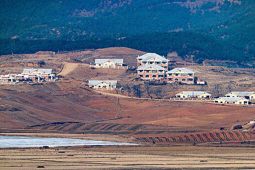 Starbucks в Южной Корее предложил посмотреть в бинокли на жизнь соседей в КНДР