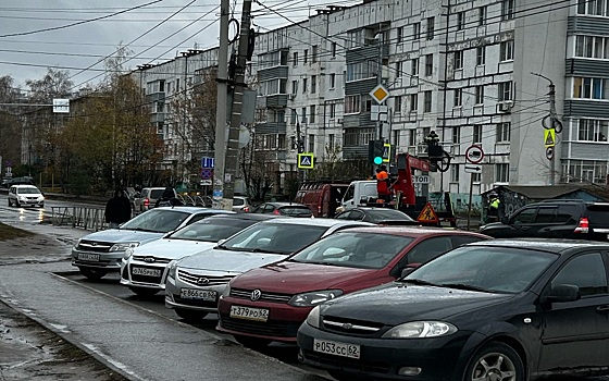 В Кальном включили светофор у школы №73