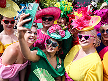 Тусовка Его Величества: Самые необычные наряды Royal Ascot 2025