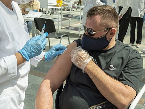 Театр на Бронной выделит не менее 300 билетов вакцинировавшимся от коронавируса