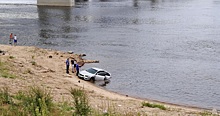 Машина утонула рядом с Борским мостом