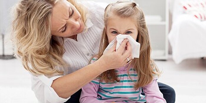 Врач рассказал, как правильно промывать нос и горло в период пандемии