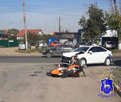 В Самаре при столкновении мотоцикла и LADA Vesta пострадали два человека