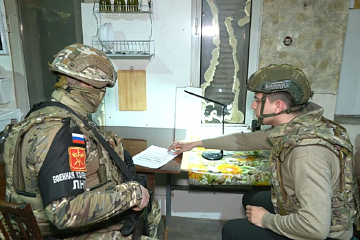 Военнослужащие, выполняющие боевые задачи по защите мирного населения Донбасса, оформили первые электронные удостоверения ветерана боевых действий в зоне проведения СВО